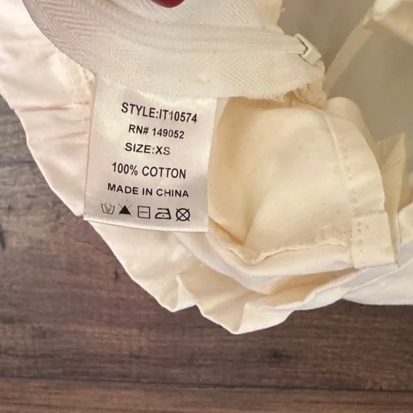 Fashion Nova Cream Lace-Up Crop Top - Picture 4 of 4